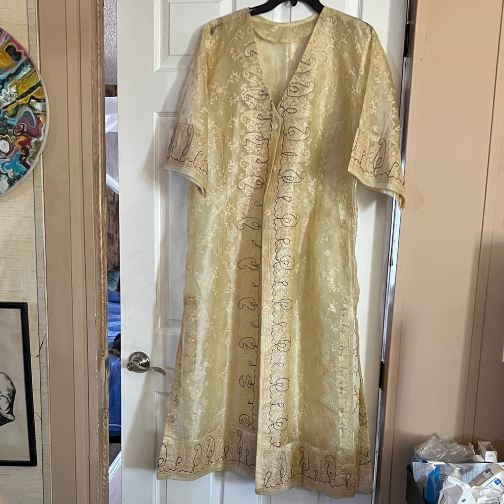 Elegant Cream Embroidered Kimono